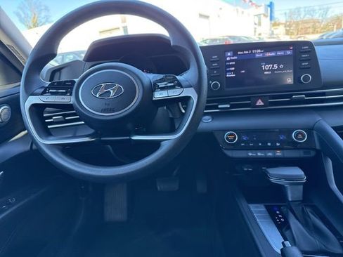 Used 2022 Hyundai Elantra SEL w/ Preferred Accessory Package image 20