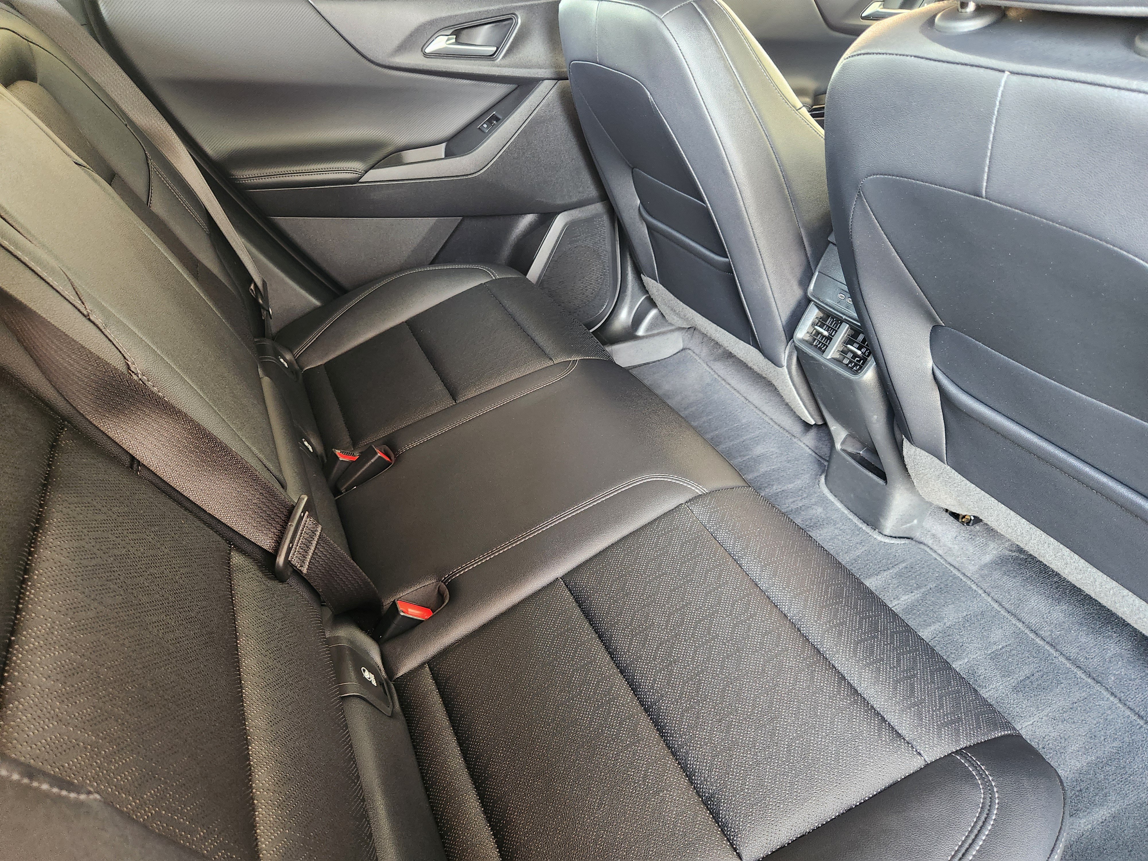 Used 2025 Chevrolet Equinox LT w/ Convenience Package II FWD image 32