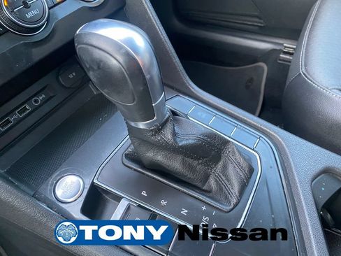 Used 2019 Volkswagen Tiguan SE FWD image 35