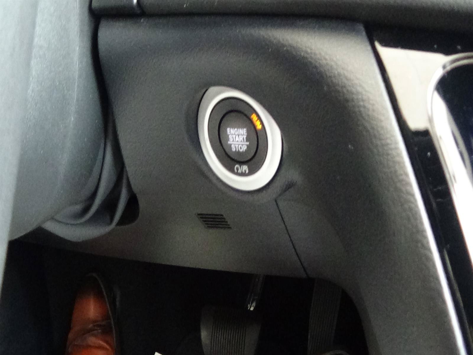 Certified 2025 Chrysler Pacifica Select FWD image 25