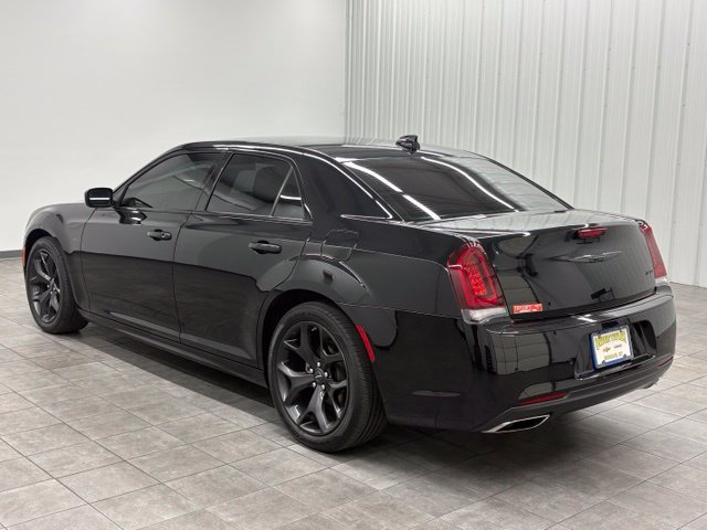 Used 2022 Chrysler 300 Touring L RWD image 4