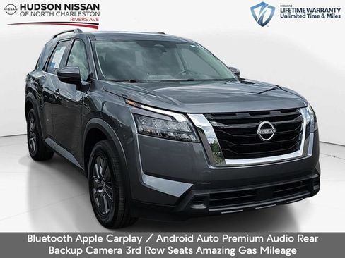 Used 2024 Nissan Pathfinder SV FWD image 1