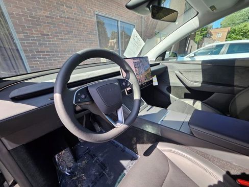 Used 2026 Tesla Model Y AWD image 41