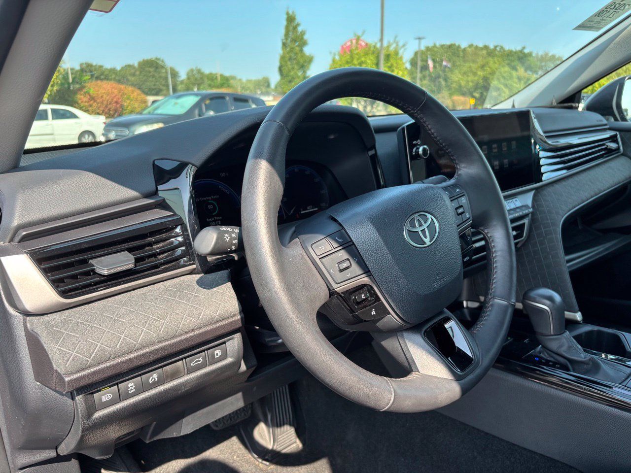 Used 2026 Toyota Camry XLE FWD image 5