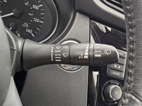 Used 2020 Nissan Rogue SV image 32