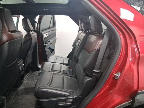 Used 2020 Ford Explorer Platinum w/ Premium Technology Package AWD/4WD image 19
