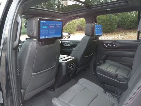 Used 2023 Chevrolet Suburban RST w/ Luxury Package image 26