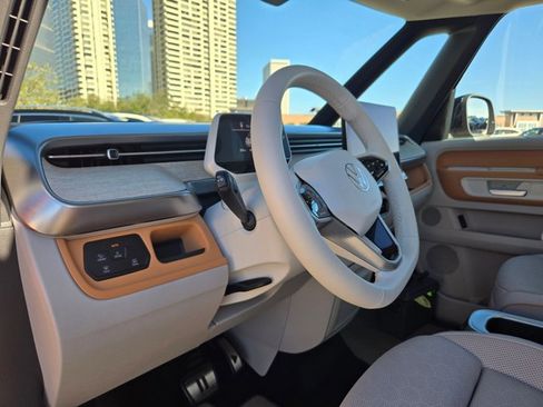 Used 2025 Volkswagen ID. Buzz Pro S Plus image 9