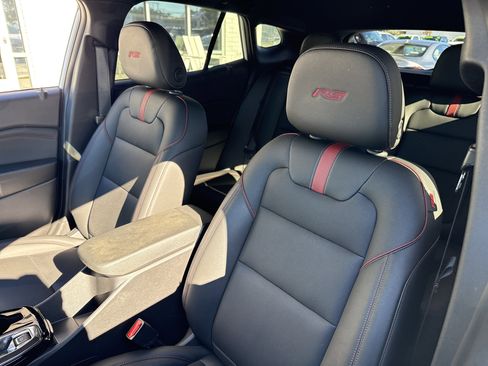 Used 2025 Chevrolet Trax RS w/ Sunroof Package image 10