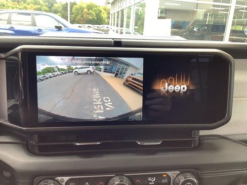 Certified 2025 Jeep Wrangler Unlimited Sahara w/ Safety Group AWD/4WD image 13