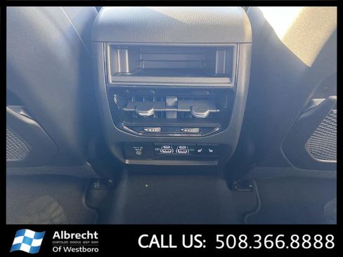 New 2025 Jeep Grand Cherokee Limited w/ Luxury Tech Group II image 19