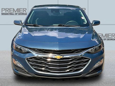 Used 2025 Chevrolet Malibu LT FWD image 2