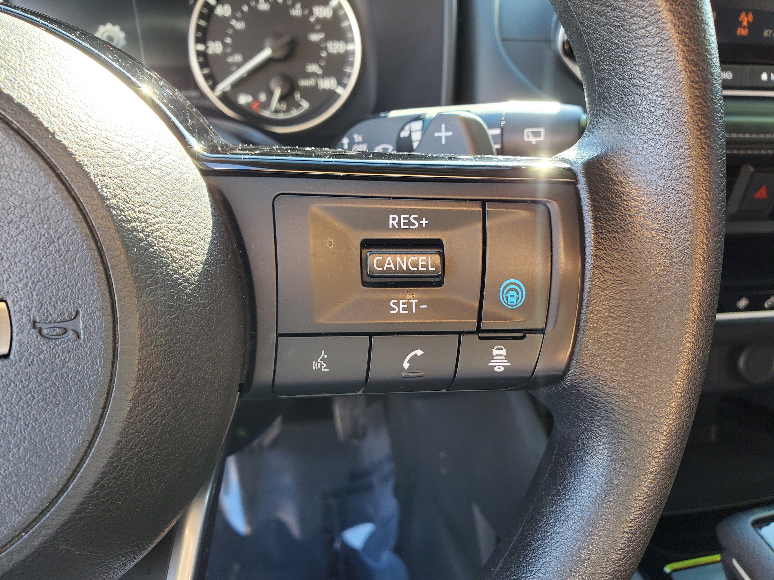 Used 2023 Nissan Rogue SV AWD/4WD image 16