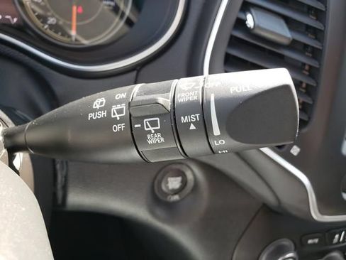 Used 2023 Jeep Cherokee Altitude Lux AWD/4WD image 29