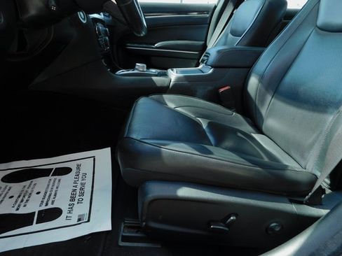 Used 2019 Chrysler 300 Limited w/ Safetytec Plus Group image 23