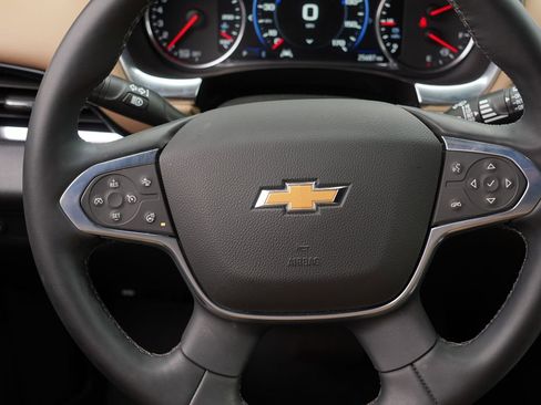 Used 2023 Chevrolet Traverse Premier image 24