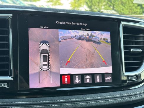 Used 2022 Chrysler Pacifica Limited image 5