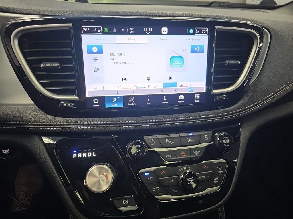 Used 2025 Chrysler Pacifica Limited FWD image 26