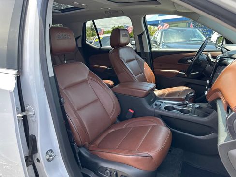 Used 2019 Chevrolet Traverse High Country w/ LPO, 'HIT The Road' Package AWD/4WD image 33