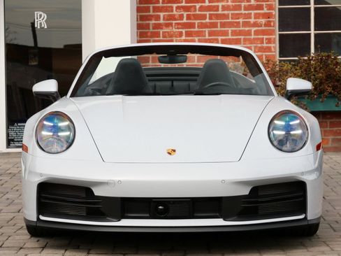 Used 2025 Porsche 911 Carrera RWD image 2