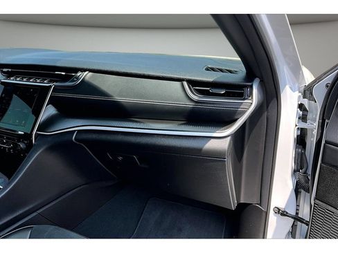 Used 2025 Jeep Grand Cherokee Altitude RWD image 47