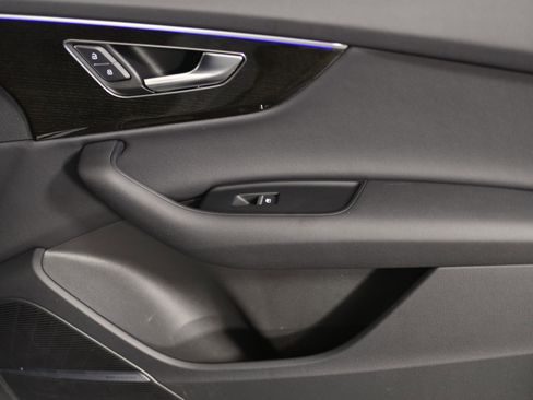 Used 2025 Audi Q7 2.0T Premium w/ Convenience Plus Package image 9