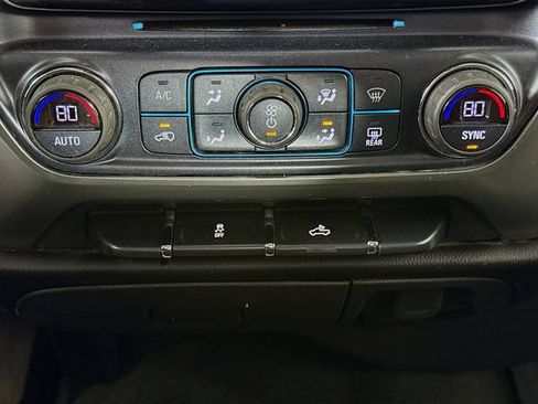 Used 2018 Chevrolet Silverado 1500 LT w/ LT Eassist Package AWD/4WD image 15