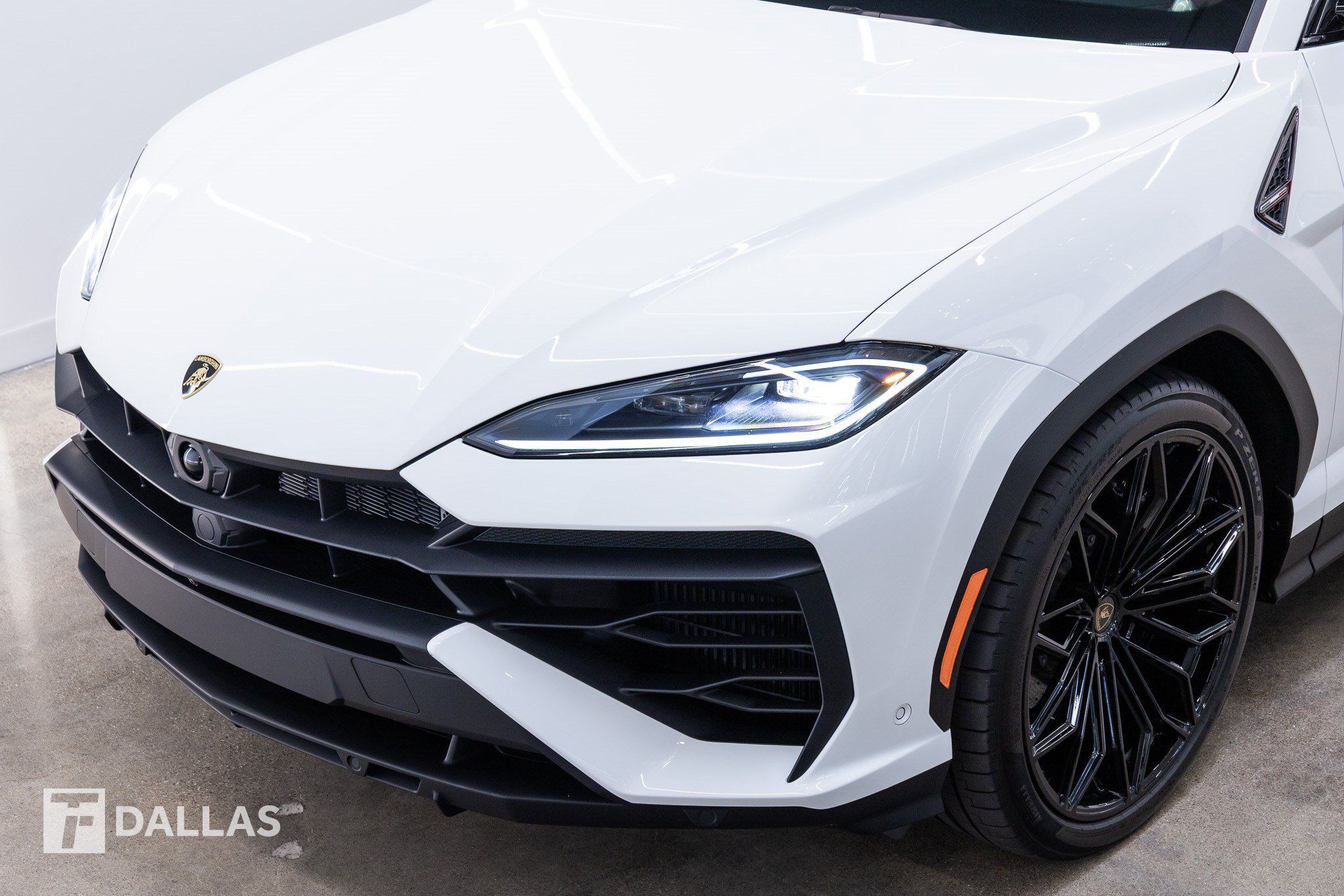 Used 2026 Lamborghini Urus SE AWD/4WD image 3