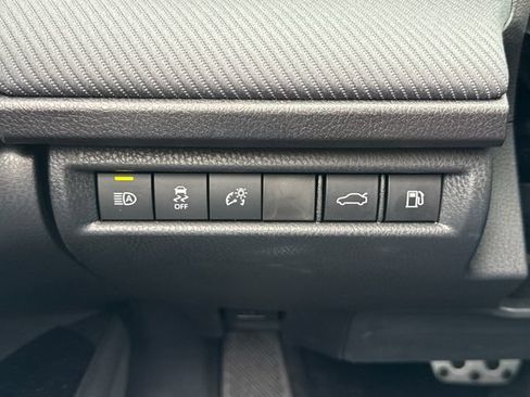 Used 2025 Toyota Camry SE w/ Convenience Package FWD image 30