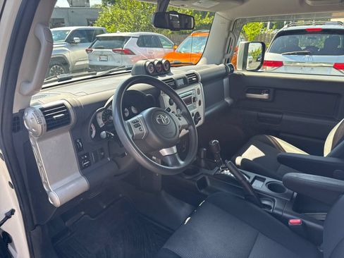 Used 2014 Toyota FJ Cruiser 4WD w/ Convenience Package image 10