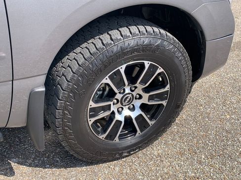 Used 2023 Nissan Titan SV w/ SV Convenience Package image 8