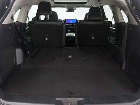 Used 2025 Toyota Highlander Platinum image 9