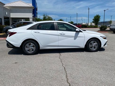 New 2026 Hyundai Elantra SE FWD image 8