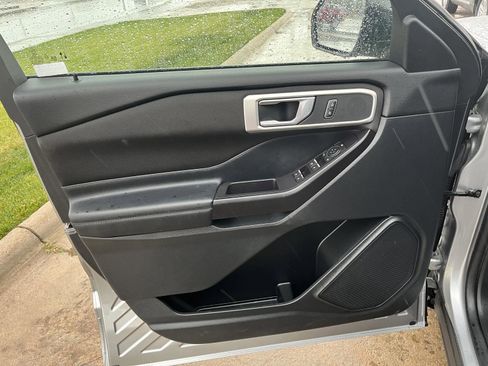 Used 2020 Ford Explorer XLT RWD image 12