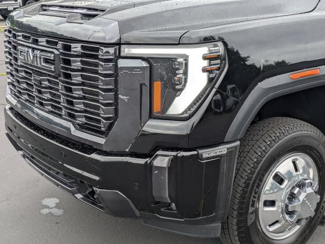 Used 2024 GMC Sierra 3500 Denali Ultimate AWD/4WD image 9