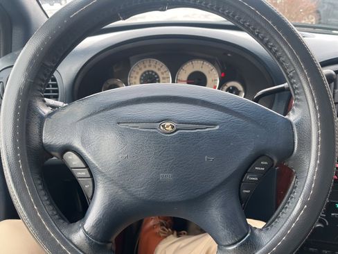 Used 2001 Chrysler Town & Country Limited image 20