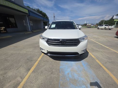 Used 2012 Toyota Highlander FWD w/ Tech Pkg image 4