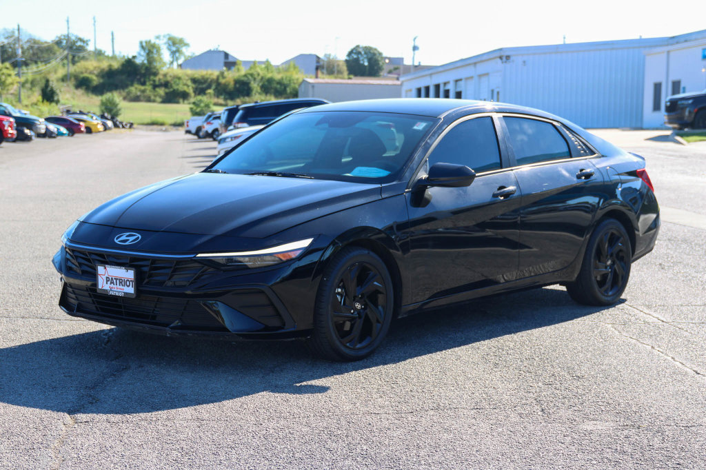 Used 2026 Hyundai Elantra Sport FWD image 6