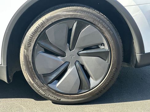 Used 2026 Tesla Model Y Long Range image 8