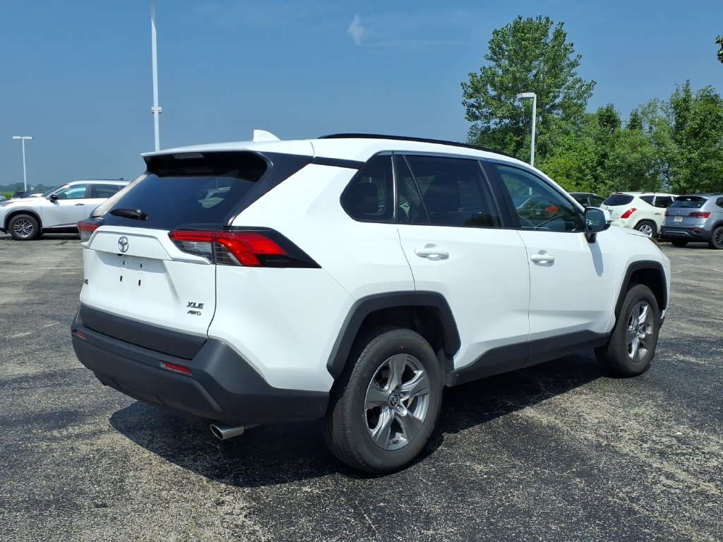 Used 2025 Toyota RAV4 XLE AWD/4WD image 5