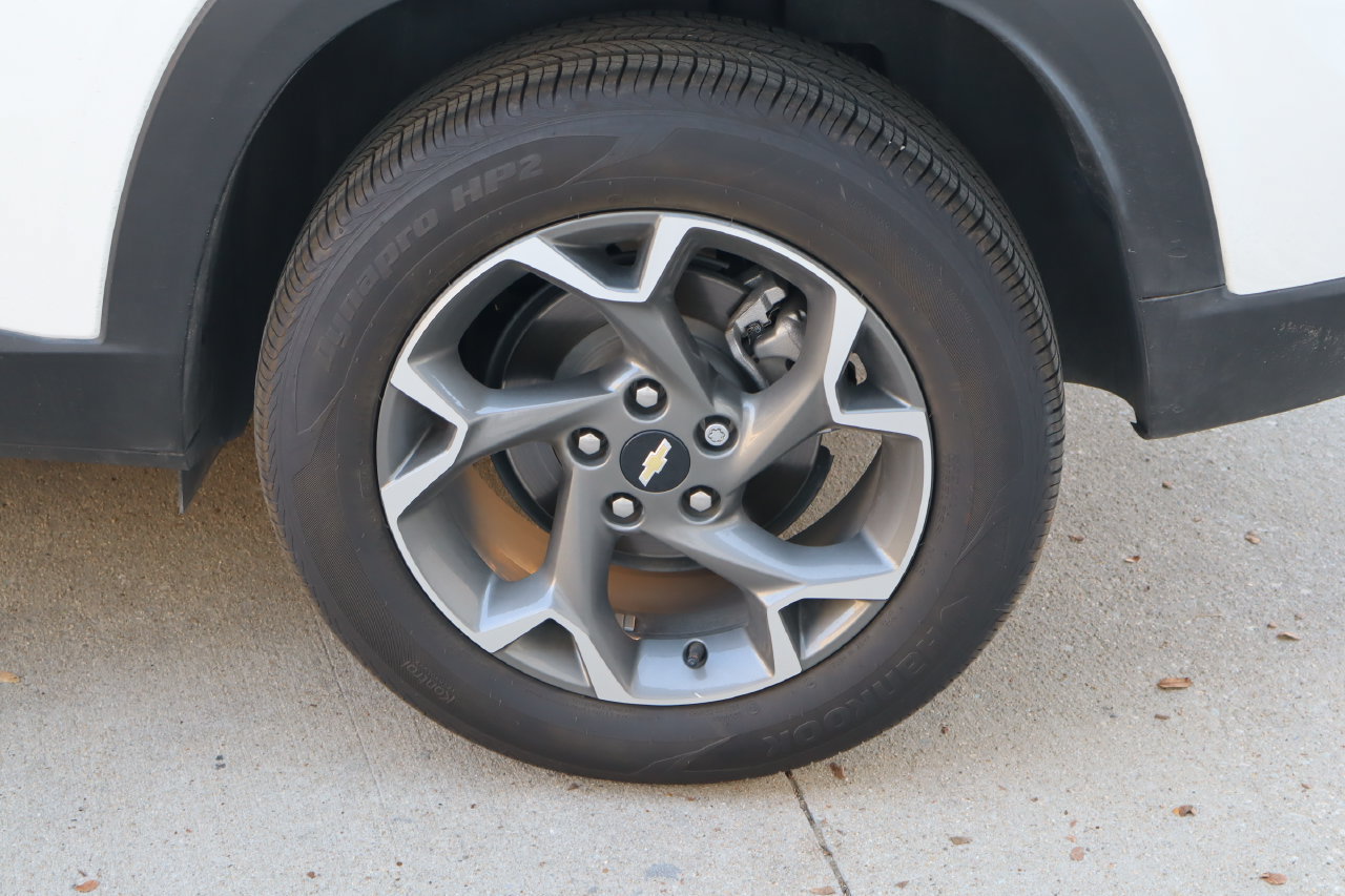 Used 2025 Chevrolet Trax LT w/ LT Convenience Package FWD image 25