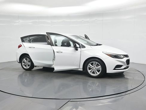 Used 2018 Chevrolet Cruze LT image 31