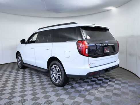 Certified 2025 Ford Expedition Active AWD/4WD image 4