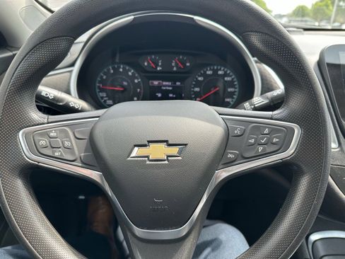 Used 2022 Chevrolet Malibu LT image 9
