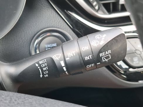 Used 2019 Toyota C-HR XLE FWD image 25