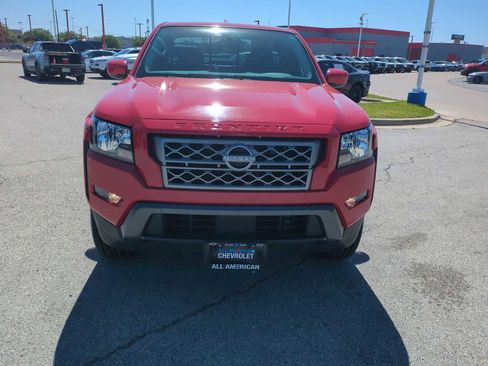 Used 2022 Nissan Frontier SV image 3
