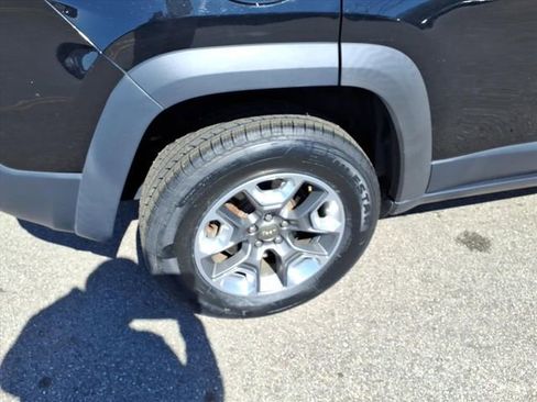 Used 2019 Jeep Cherokee Trailhawk w/ Cold Weather Group image 9