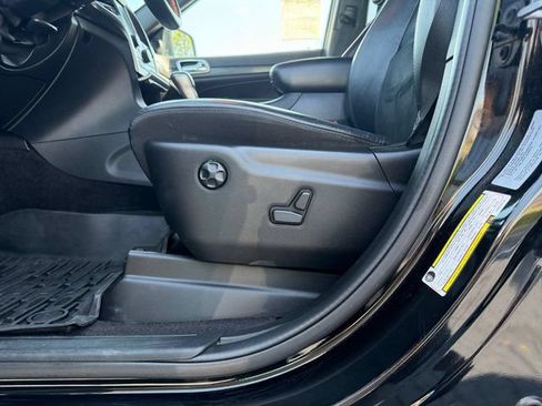 Used 2017 Jeep Grand Cherokee Altitude AWD/4WD image 17