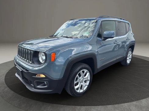 Used 2017 Jeep Renegade Latitude w/ Popular Equipment Group image 1