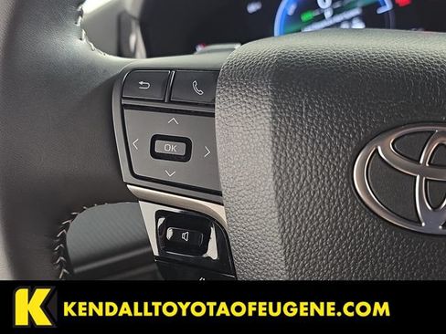 Used 2025 Toyota Camry SE AWD/4WD image 15